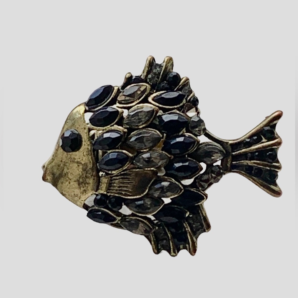 Antique Gold Tone Stretch Fish Ring Smoke Gray Black Rhinestone Woman’s Jewelry